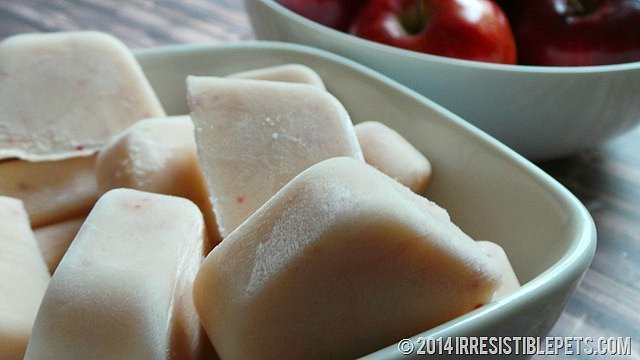 A  Summer Favourite: Chicken And Apple Pupsicles