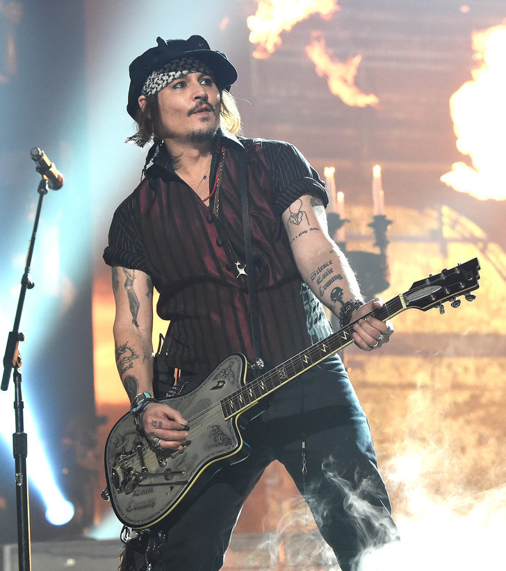 Pictured: Johnny Depp | 39 Grammys Moments You May Have Missed ...